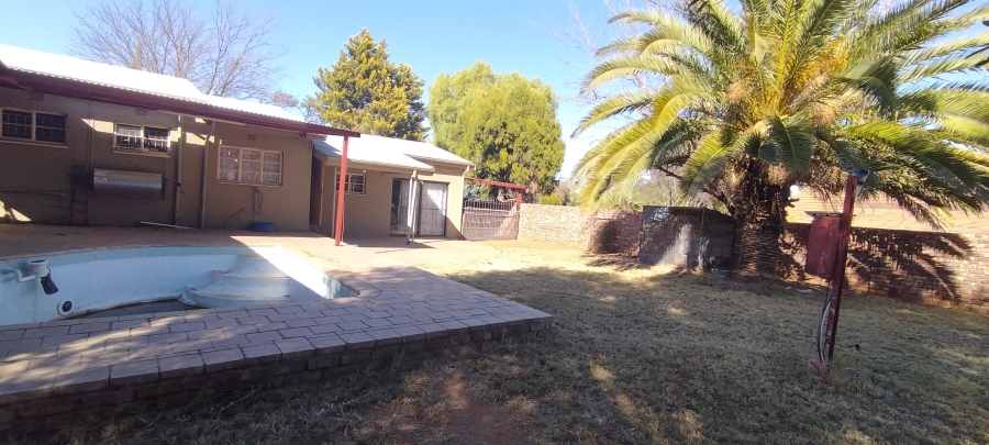 5 Bedroom Property for Sale in Jan Kempdorp Northern Cape